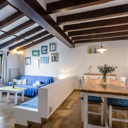 Blue Fisherman House 3 *